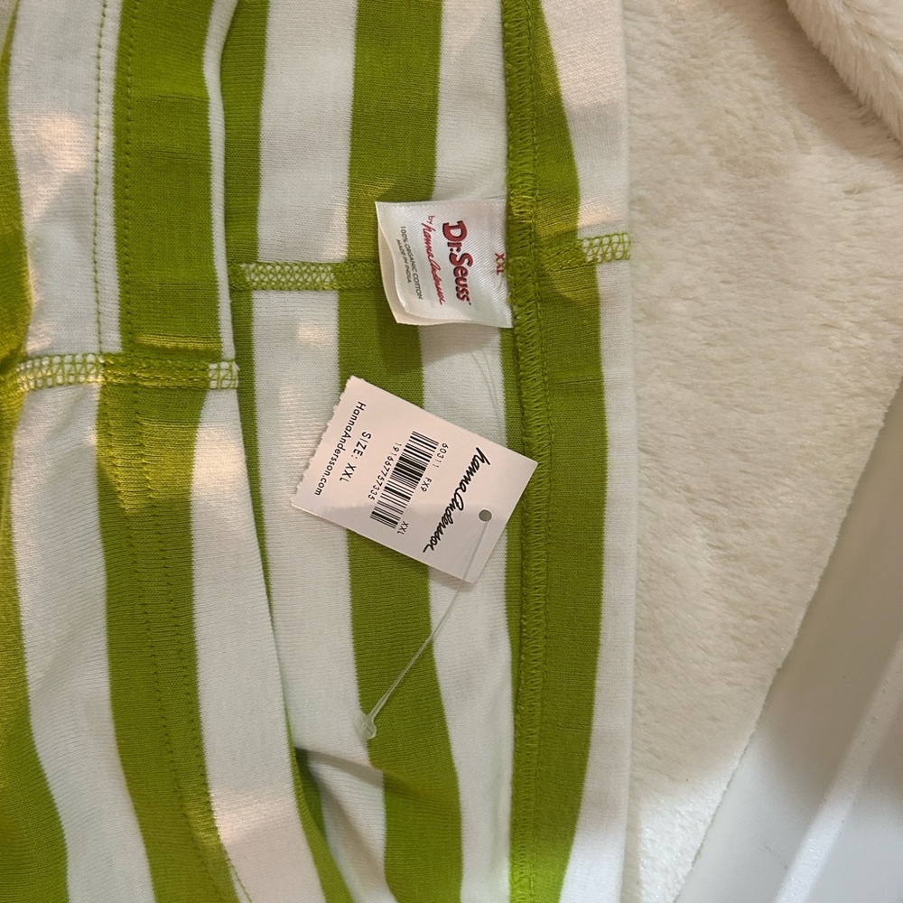 Grinch Pajama Set - Picture 9 of 16